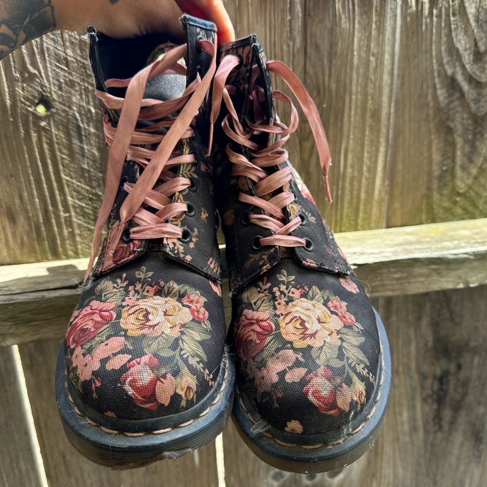 Floral Lace-Up Women's Boots